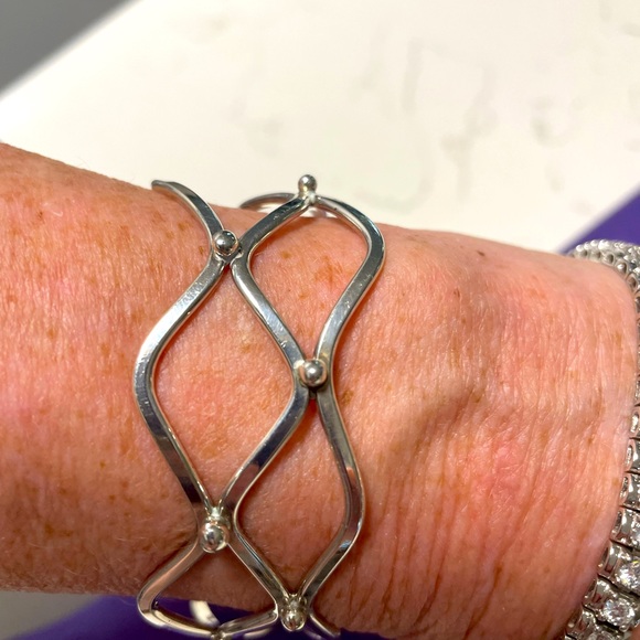 Artisan made .925 Sterling Silver Cuff Bracelet. - Picture 1 of 3